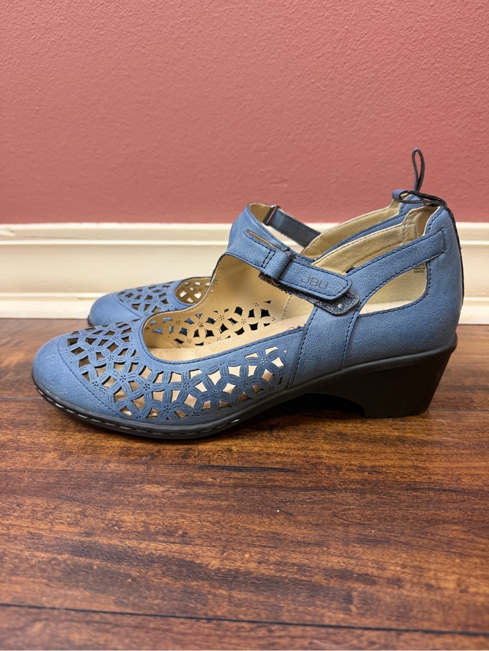 JBU Jolene Blue Cutout Mary Jane Heels Size Faux Leather Size 8.5